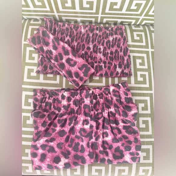 NEW! Zenana Womens smocked Top and Shorts Set Cranberry Leopard S - Picture 5 of 10